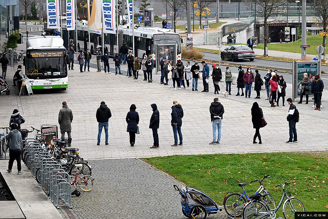 特朗普前战略顾问班农向执法部门自首丨全球·视点休闲区蓝鸢梦想 - Www.slyday.coM 特朗普前战略顾问班农向执法部门自首丨全球·视点休闲区蓝鸢梦想 - Www.slyday.coM