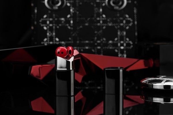 华为口红耳机海报发布 独特设计理念带来无与伦比的超高颜值休闲区蓝鸢梦想 - Www.slyday.coM 华为口红耳机海报发布 独特设计理念带来无与伦比的超高颜值休闲区蓝鸢梦想 - Www.slyday.coM