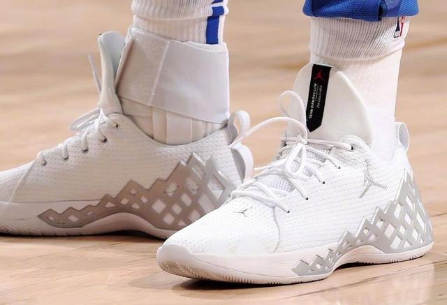 进击的国产,倒退的耐克,美国乔丹竟“抄袭”中国乔丹?休闲区蓝鸢梦想 - Www.slyday.coM 进击的国产,倒退的耐克,美国乔丹竟“抄袭”中国乔丹?休闲区蓝鸢梦想 - Www.slyday.coM