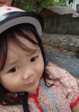 出生6个月就“住”在爸爸外卖箱的小女孩长大了,可爱懂事,笑容依然治愈!休闲区蓝鸢梦想 - Www.slyday.coM 出生6个月就“住”在爸爸外卖箱的小女孩长大了,可爱懂事,笑容依然治愈!休闲区蓝鸢梦想 - Www.slyday.coM