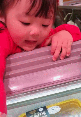 出生6个月就“住”在爸爸外卖箱的小女孩长大了,可爱懂事,笑容依然治愈!休闲区蓝鸢梦想 - Www.slyday.coM 出生6个月就“住”在爸爸外卖箱的小女孩长大了,可爱懂事,笑容依然治愈!休闲区蓝鸢梦想 - Www.slyday.coM