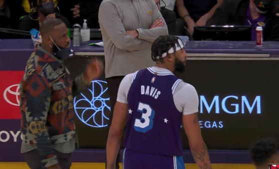 突发!浓眉被驱逐出场,系鞋带时不满裁判,詹姆斯进场鸣不平休闲区蓝鸢梦想 - Www.slyday.coM 突发!浓眉被驱逐出场,系鞋带时不满裁判,詹姆斯进场鸣不平休闲区蓝鸢梦想 - Www.slyday.coM