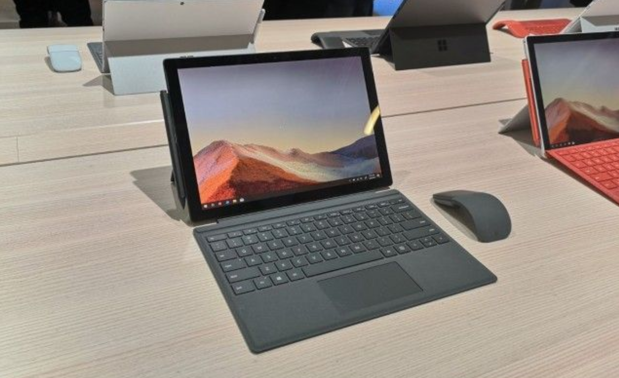 微软surfacepro6vspro7相同华丽的屏幕但内在大有不同