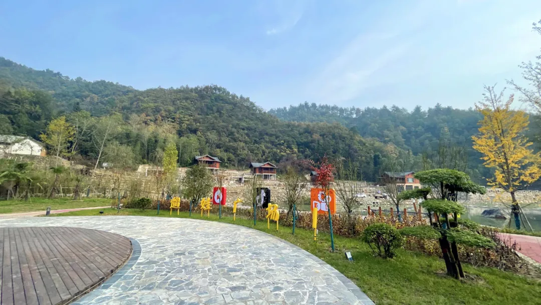 西峡小山村建起理想小镇这里很适合土槽