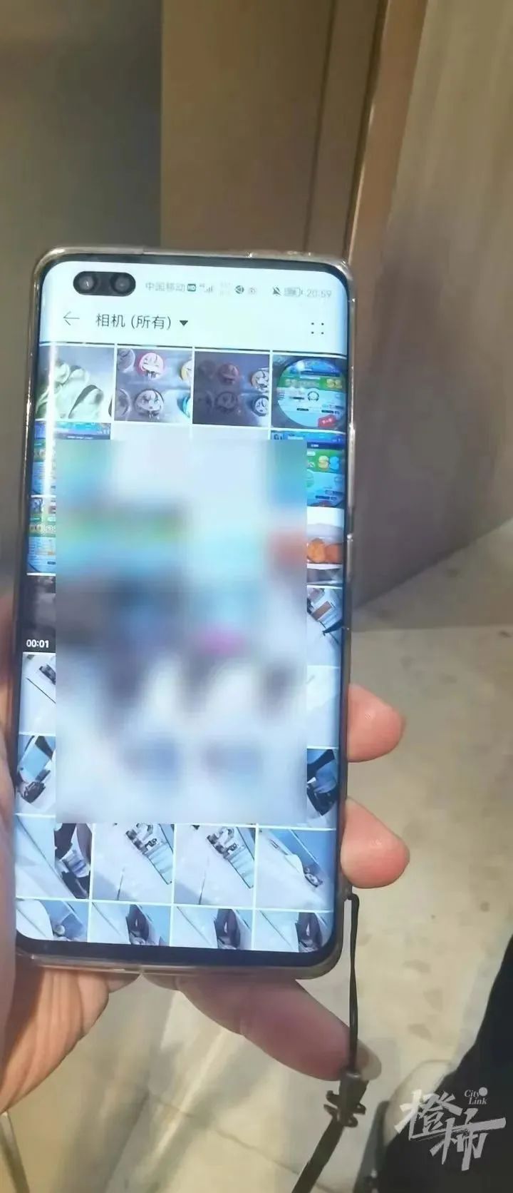 男子扮女装躲上海商场女厕偷拍当场被抓!见义勇为者亮了......休闲区蓝鸢梦想 - Www.slyday.coM 男子扮女装躲上海商场女厕偷拍当场被抓!见义勇为者亮了......休闲区蓝鸢梦想 - Www.slyday.coM