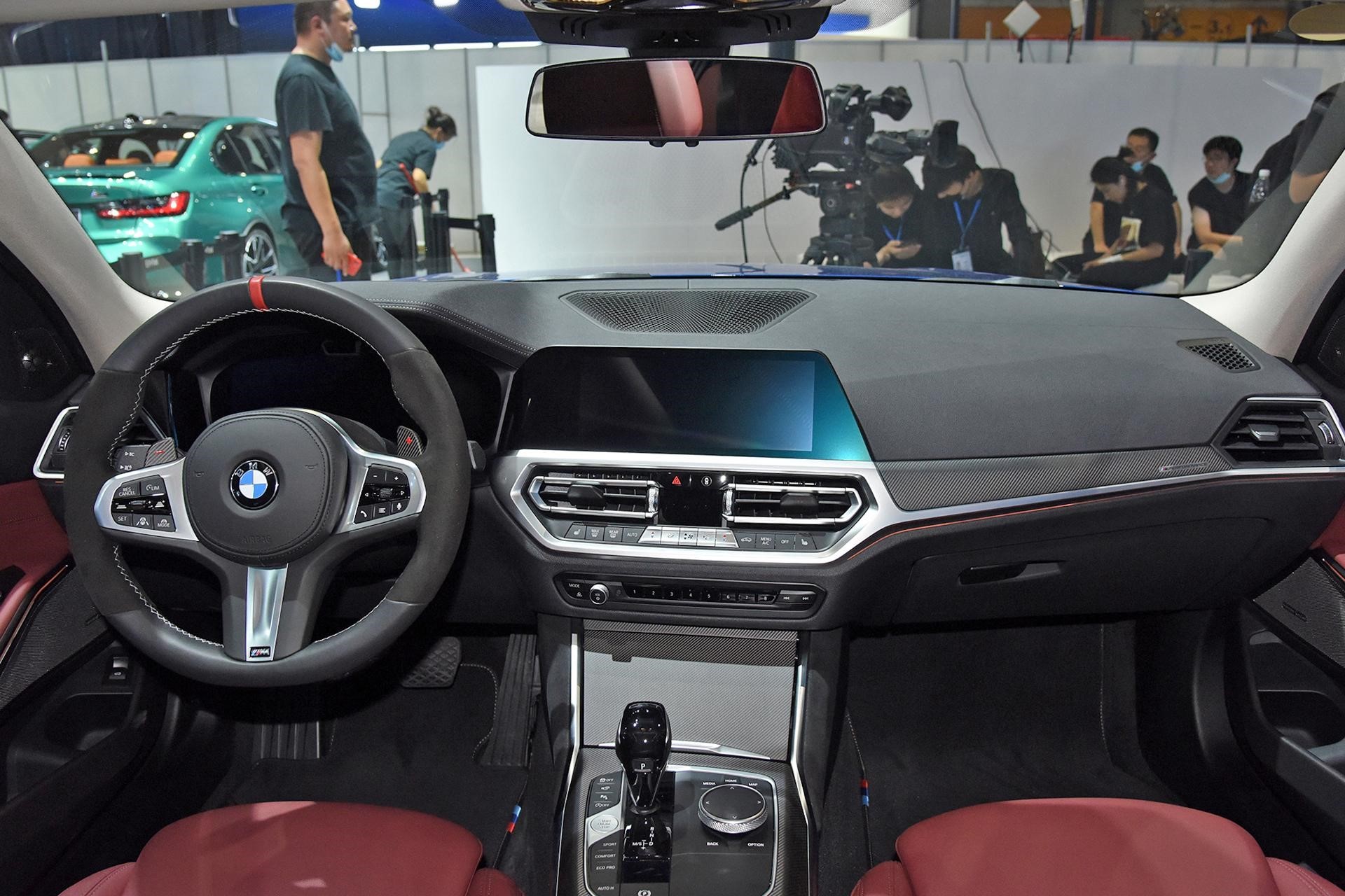 多方位对比 同一起跑线的豪门之争 奔驰C级VS宝马3系