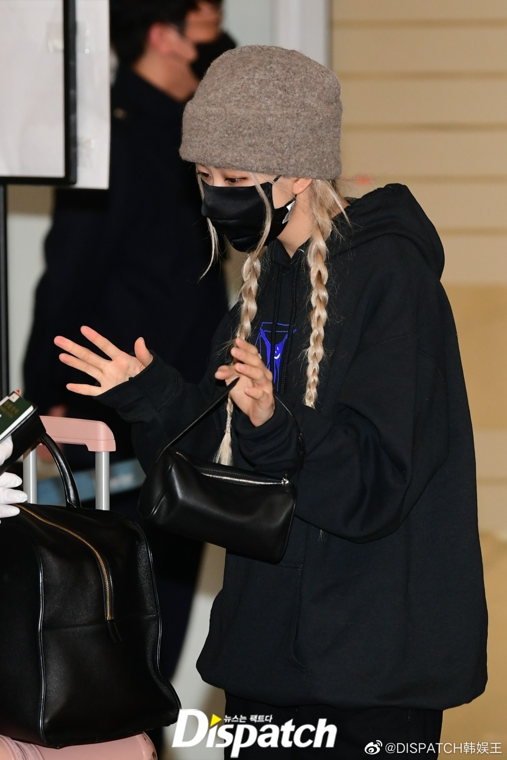 18日， 成员Rosé 结束海外日程，经仁川机场返回<a href=