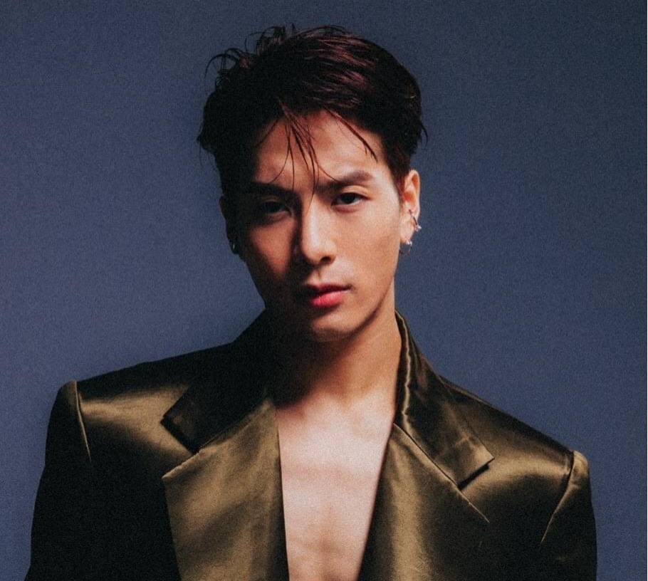 身材没料别尝试！20位明星齐穿真空西装，男爱豆的身板我看笑了