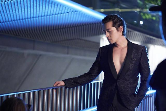 身材没料别尝试！20位明星齐穿真空西装，男爱豆的身板我看笑了