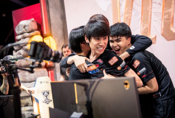 FPX知道牛宝将离队，故意不帮他回<a href=