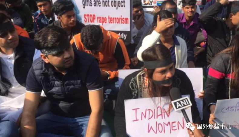 印度16岁女孩去上学,不久后尸体在甘蔗田被发现,警方逮捕35人休闲区蓝鸢梦想 - Www.slyday.coM 印度16岁女孩去上学,不久后尸体在甘蔗田被发现,警方逮捕35人休闲区蓝鸢梦想 - Www.slyday.coM