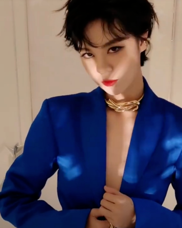 身材没料别尝试！20位明星齐穿真空西装，男爱豆的身板我看笑了