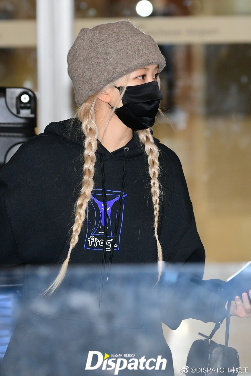 18日， 成员Rosé 结束海外日程，经仁川机场返回<a href=