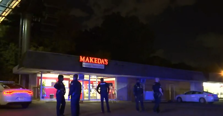 美国田纳西州发生枪击事件,一说唱歌手买饼干时被枪杀休闲区蓝鸢梦想 - Www.slyday.coM 美国田纳西州发生枪击事件,一说唱歌手买饼干时被枪杀休闲区蓝鸢梦想 - Www.slyday.coM