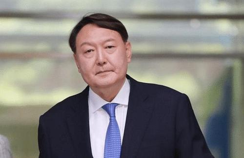 两名总统候选人支持率大幅缩小，<a href=