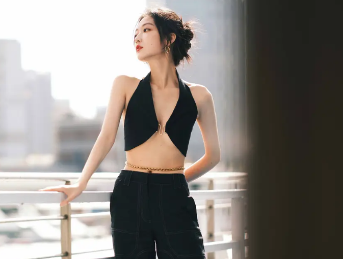 法令纹、黑眼圈,脸垮脱妆,女星熬夜走红毯的生图,给我看愣了 法令纹、黑眼圈,脸垮脱妆,女星熬夜走红毯的生图,给我看愣了