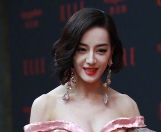 法令纹、黑眼圈,脸垮脱妆,女星熬夜走红毯的生图,给我看愣了 法令纹、黑眼圈,脸垮脱妆,女星熬夜走红毯的生图,给我看愣了