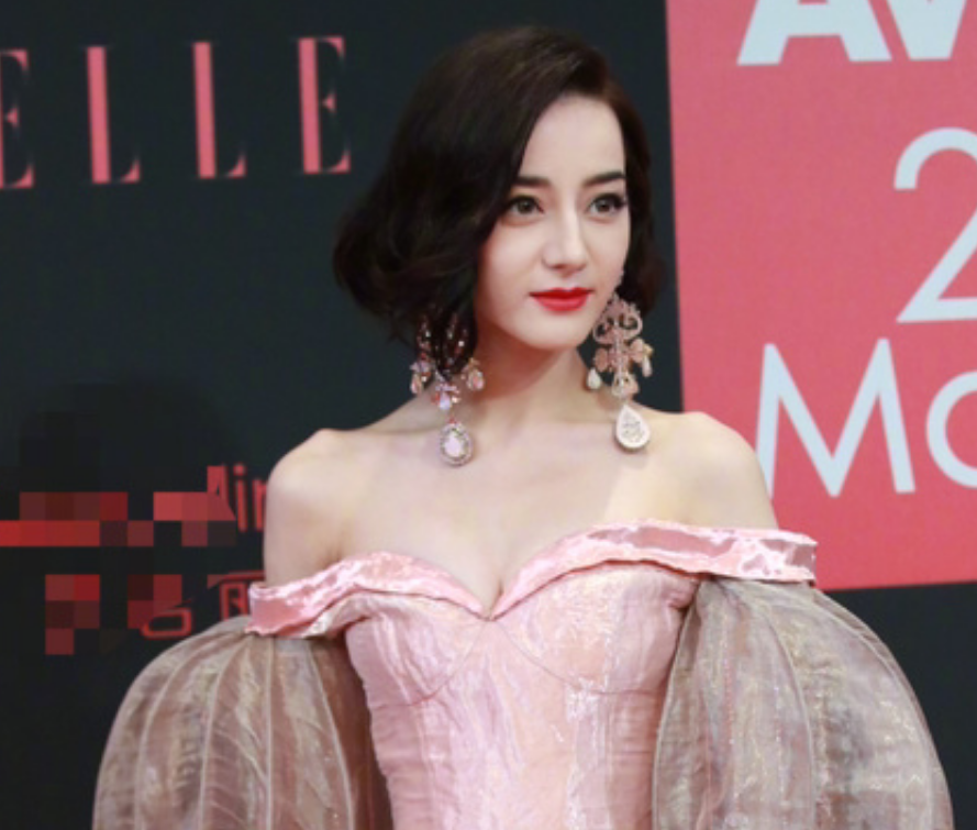 法令纹、黑眼圈,脸垮脱妆,女星熬夜走红毯的生图,给我看愣了 法令纹、黑眼圈,脸垮脱妆,女星熬夜走红毯的生图,给我看愣了