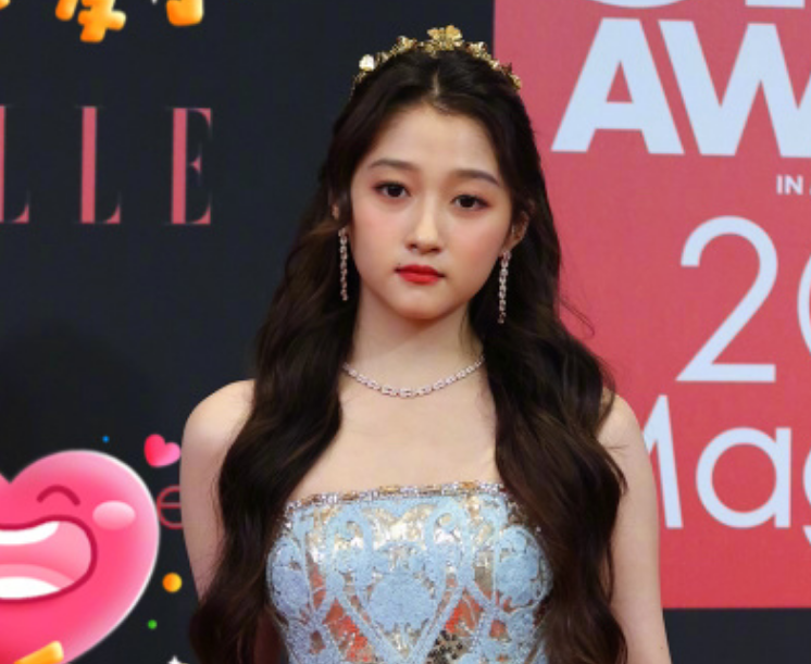 法令纹、黑眼圈,脸垮脱妆,女星熬夜走红毯的生图,给我看愣了 法令纹、黑眼圈,脸垮脱妆,女星熬夜走红毯的生图,给我看愣了