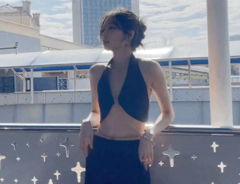 法令纹、黑眼圈,脸垮脱妆,女星熬夜走红毯的生图,给我看愣了 法令纹、黑眼圈,脸垮脱妆,女星熬夜走红毯的生图,给我看愣了