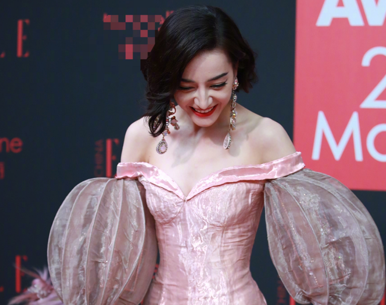 法令纹、黑眼圈,脸垮脱妆,女星熬夜走红毯的生图,给我看愣了 法令纹、黑眼圈,脸垮脱妆,女星熬夜走红毯的生图,给我看愣了