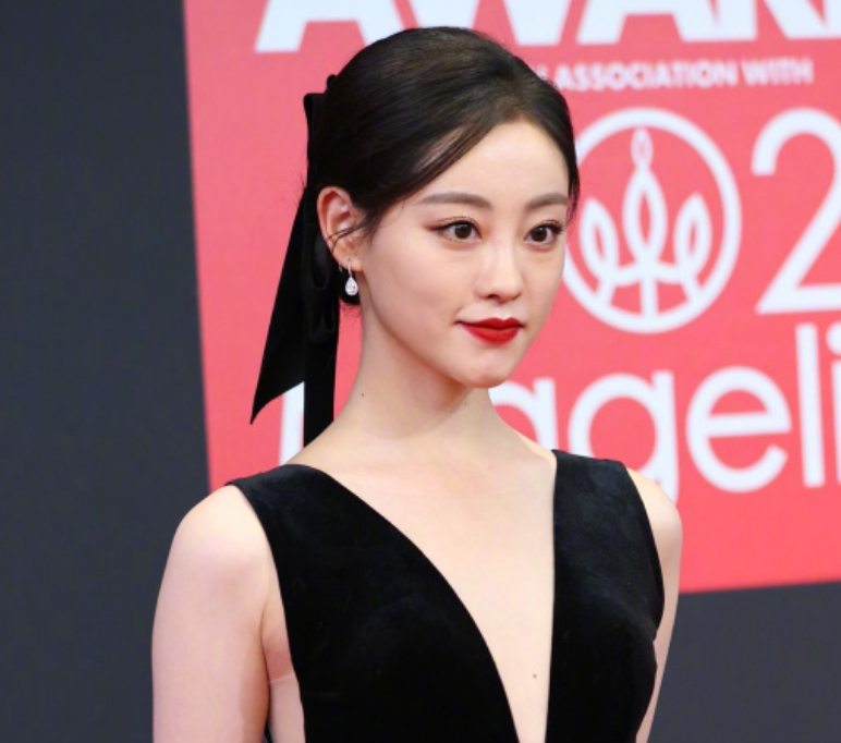 法令纹、黑眼圈,脸垮脱妆,女星熬夜走红毯的生图,给我看愣了 法令纹、黑眼圈,脸垮脱妆,女星熬夜走红毯的生图,给我看愣了