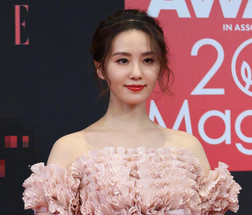 法令纹、黑眼圈,脸垮脱妆,女星熬夜走红毯的生图,给我看愣了 法令纹、黑眼圈,脸垮脱妆,女星熬夜走红毯的生图,给我看愣了