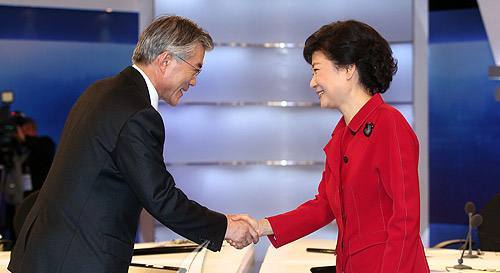 两名总统候选人支持率大幅缩小，<a href=