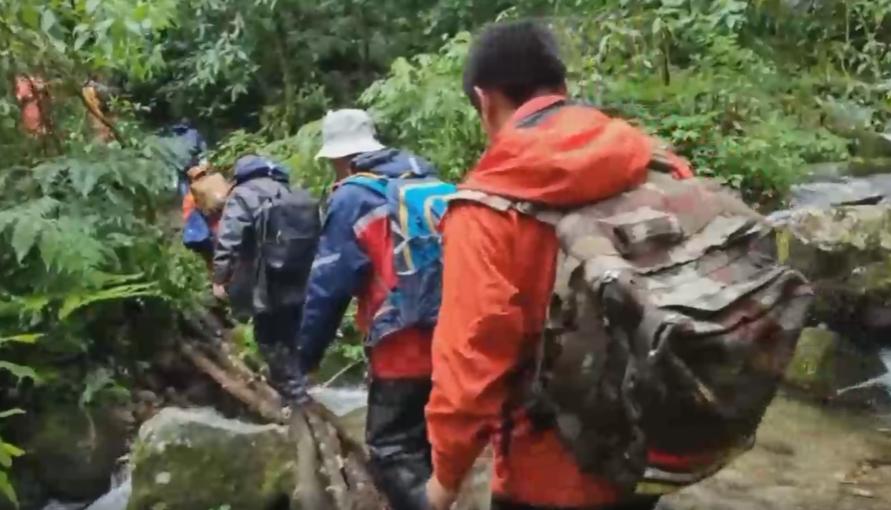 失联5天4名地质人员被困哀牢山搜救全力进行