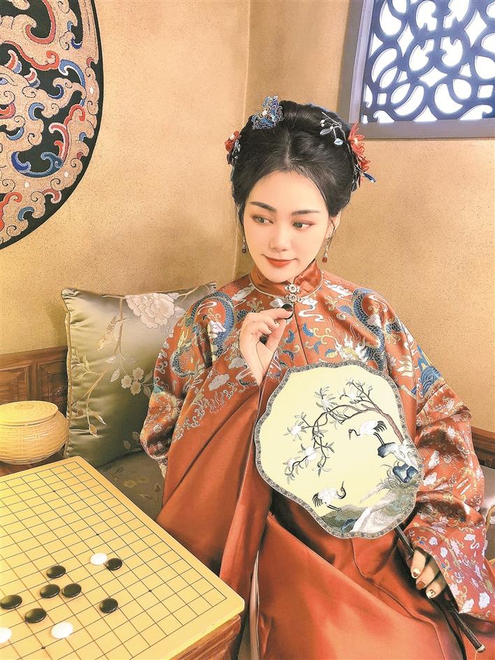 ▲穿上汉服的钟美华。受访者供图