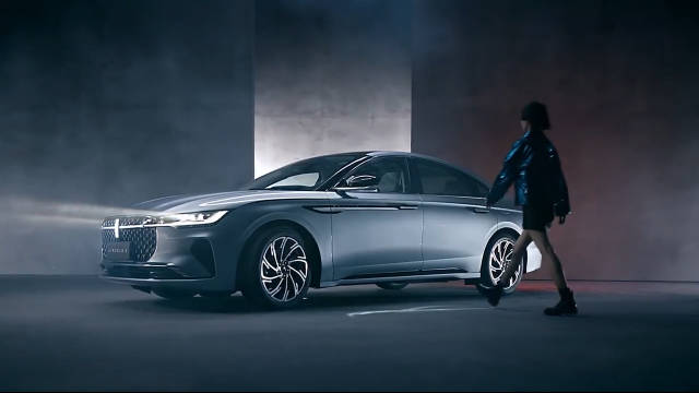 2021年11月19日，在广州车展上……