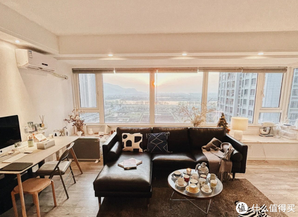 鸡肋飘窗改造:冬季暖阳中的小憩之地,这样设计邻居都羡慕哭了!休闲区蓝鸢梦想 - Www.slyday.coM 鸡肋飘窗改造:冬季暖阳中的小憩之地,这样设计邻居都羡慕哭了!休闲区蓝鸢梦想 - Www.slyday.coM