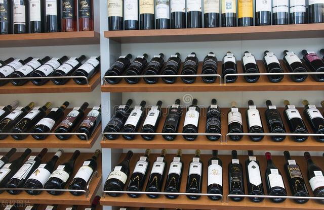 喝葡萄酒时,这9个注意事项要牢记,不然会被人笑话,长知识了休闲区蓝鸢梦想 - Www.slyday.coM 喝葡萄酒时,这9个注意事项要牢记,不然会被人笑话,长知识了休闲区蓝鸢梦想 - Www.slyday.coM