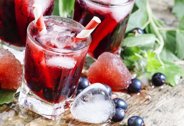 喝葡萄酒时,这9个注意事项要牢记,不然会被人笑话,长知识了休闲区蓝鸢梦想 - Www.slyday.coM 喝葡萄酒时,这9个注意事项要牢记,不然会被人笑话,长知识了休闲区蓝鸢梦想 - Www.slyday.coM