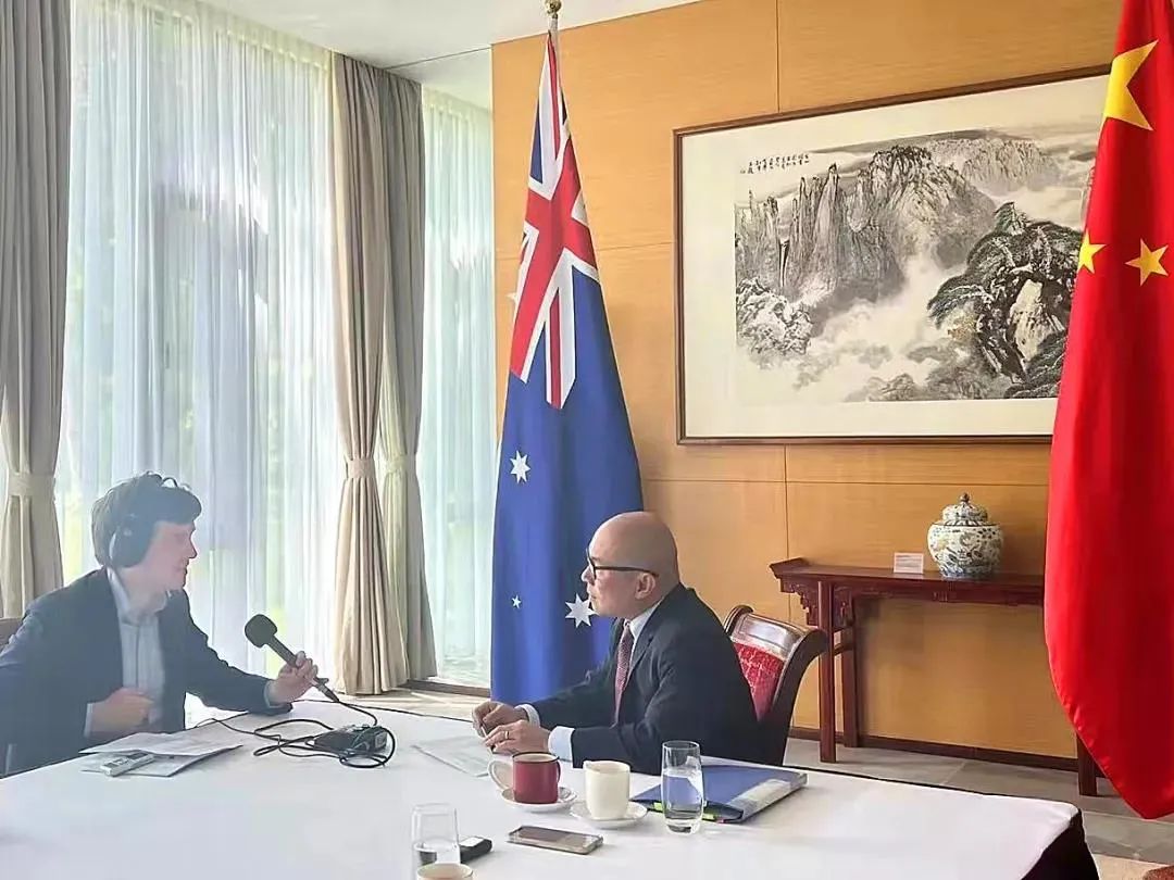 王晰宁接受采访 图源中国驻澳大利亚大使馆
