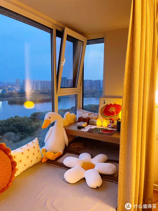 鸡肋飘窗改造:冬季暖阳中的小憩之地,这样设计邻居都羡慕哭了!休闲区蓝鸢梦想 - Www.slyday.coM 鸡肋飘窗改造:冬季暖阳中的小憩之地,这样设计邻居都羡慕哭了!休闲区蓝鸢梦想 - Www.slyday.coM