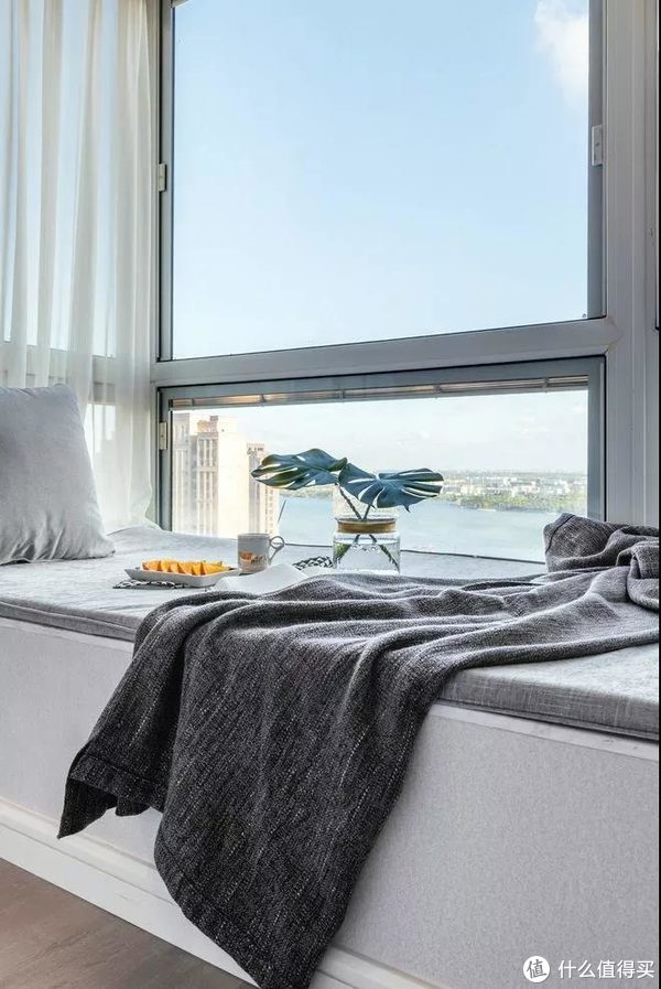 鸡肋飘窗改造:冬季暖阳中的小憩之地,这样设计邻居都羡慕哭了!休闲区蓝鸢梦想 - Www.slyday.coM 鸡肋飘窗改造:冬季暖阳中的小憩之地,这样设计邻居都羡慕哭了!休闲区蓝鸢梦想 - Www.slyday.coM