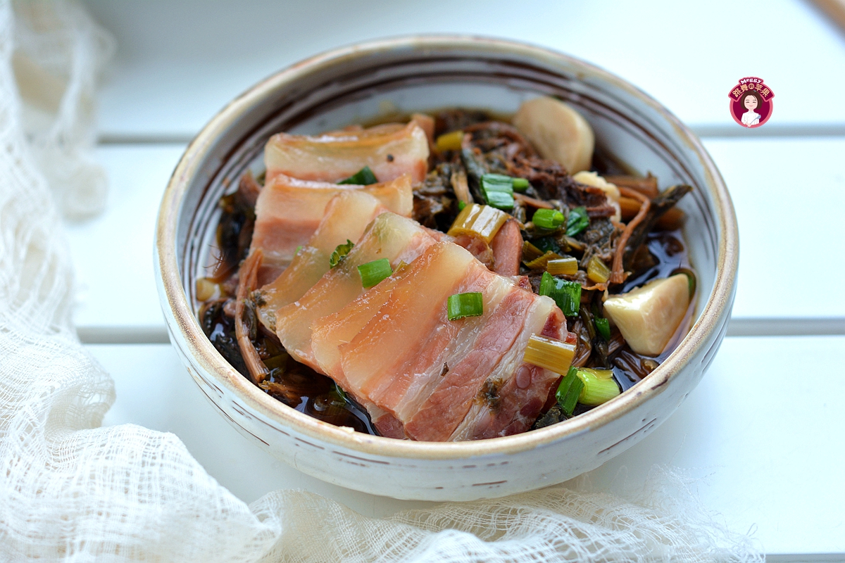 咸香味美的雪里蕻蒸腊肉，肥而不腻，做法简单又好吃