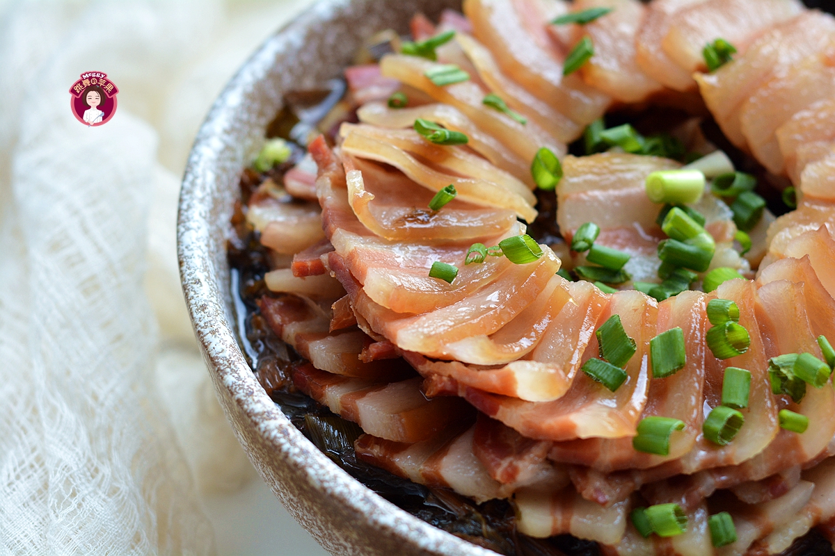 咸香味美的雪里蕻蒸腊肉，肥而不腻，做法简单又好吃