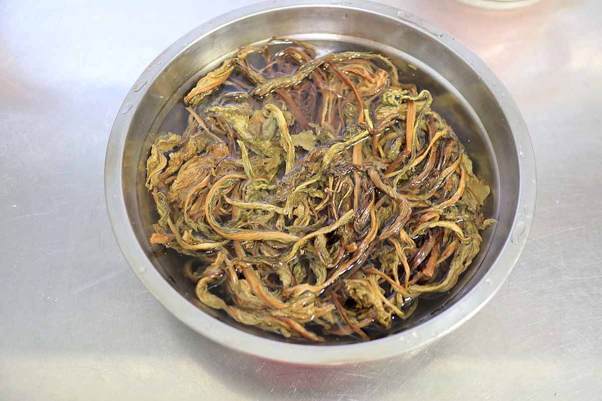 咸香味美的雪里蕻蒸腊肉，肥而不腻，做法简单又好吃