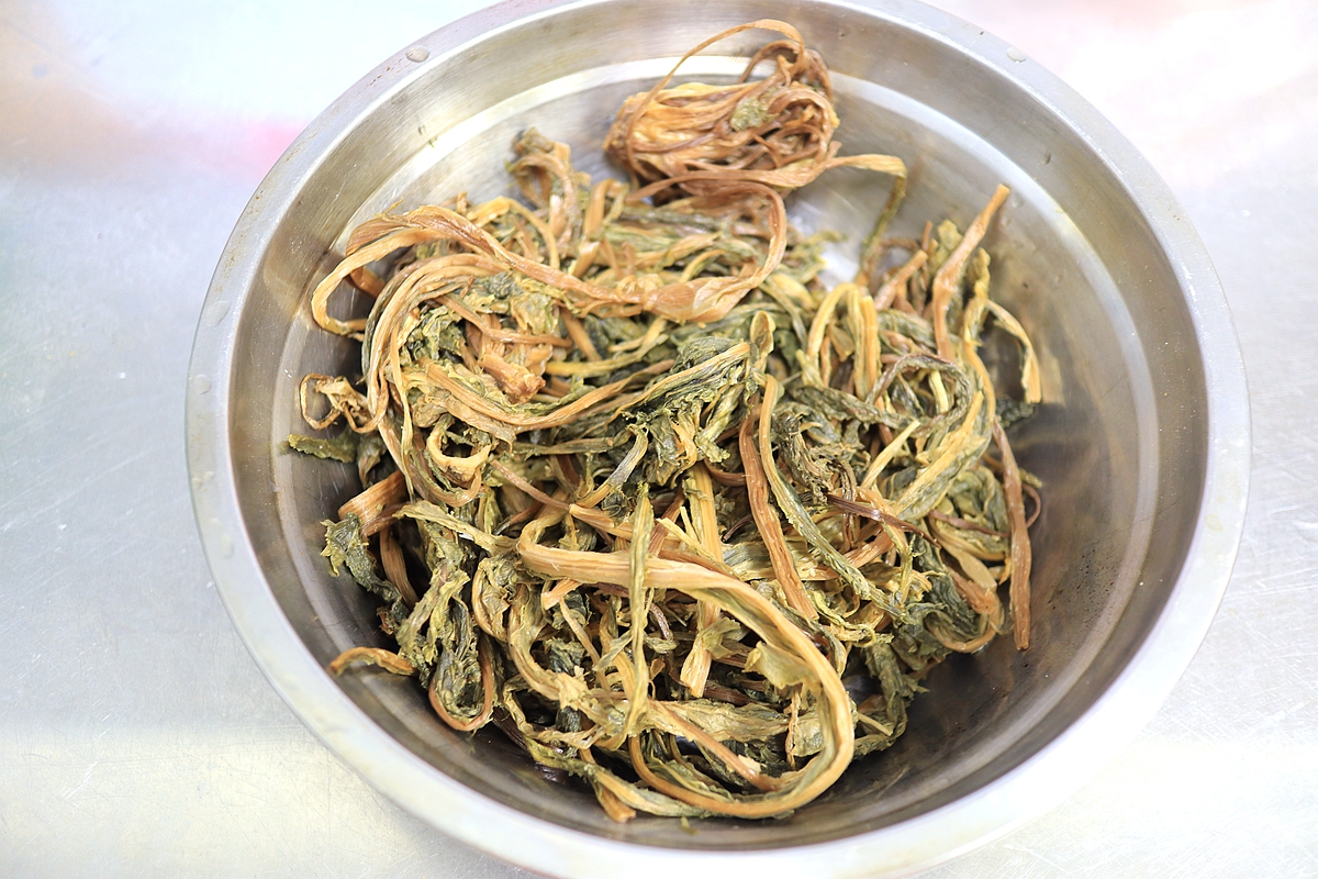 咸香味美的雪里蕻蒸腊肉，肥而不腻，做法简单又好吃