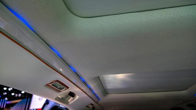 比埃尔法还要奢华的岚图梦想家 星空顶+真电视 爱了休闲区蓝鸢梦想 - Www.slyday.coM 比埃尔法还要奢华的岚图梦想家 星空顶+真电视 爱了休闲区蓝鸢梦想 - Www.slyday.coM