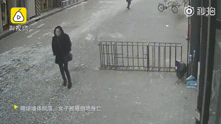 湖南湘潭一男子拍到邻居从21楼高空抛物,兴奋大喊:我终于拍到了休闲区蓝鸢梦想 - Www.slyday.coM 湖南湘潭一男子拍到邻居从21楼高空抛物,兴奋大喊:我终于拍到了休闲区蓝鸢梦想 - Www.slyday.coM