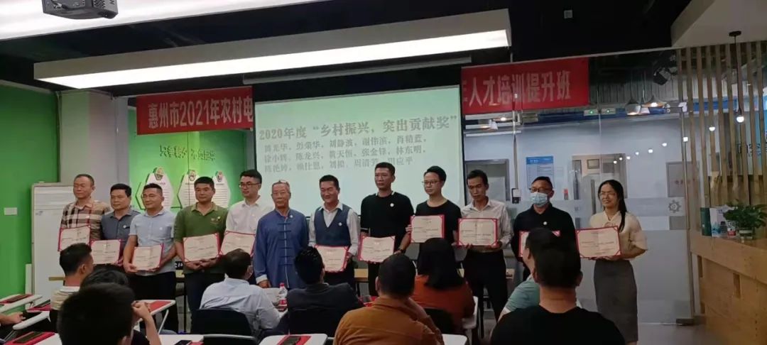 贯彻十九届六中全会精神——市青农会号召会员以创新精神开创农业工作新局面休闲区蓝鸢梦想 - Www.slyday.coM 贯彻十九届六中全会精神——市青农会号召会员以创新精神开创农业工作新局面休闲区蓝鸢梦想 - Www.slyday.coM