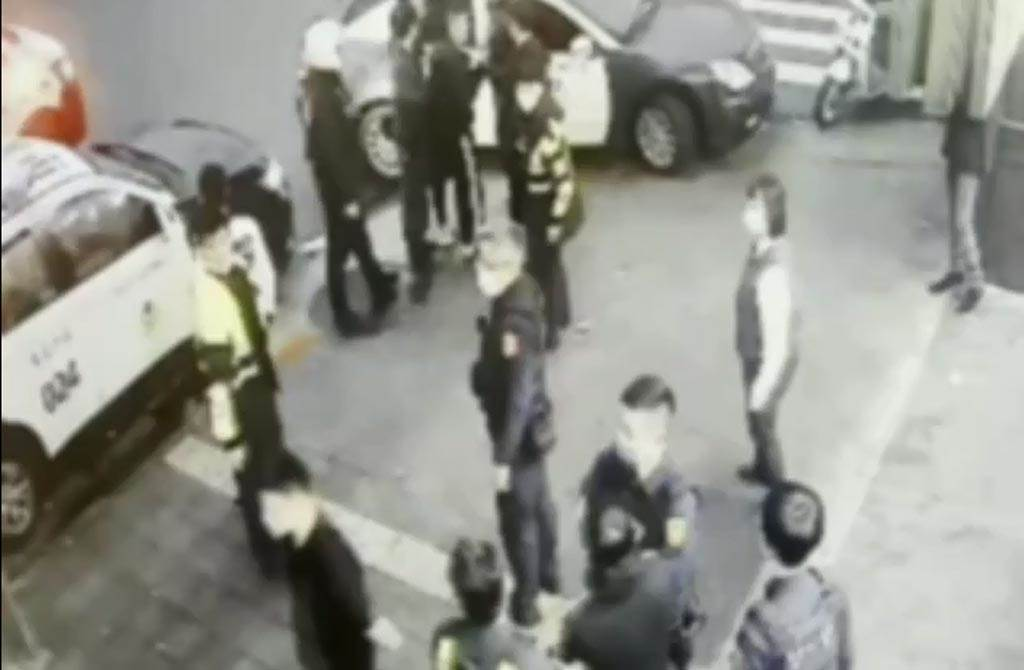 警方在现场调查(图片来源:中时新闻网)