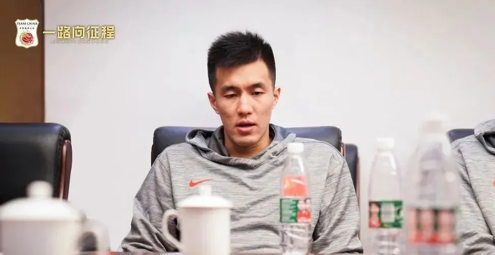 郭艾伦道歉！周琦启程飞往<a href=