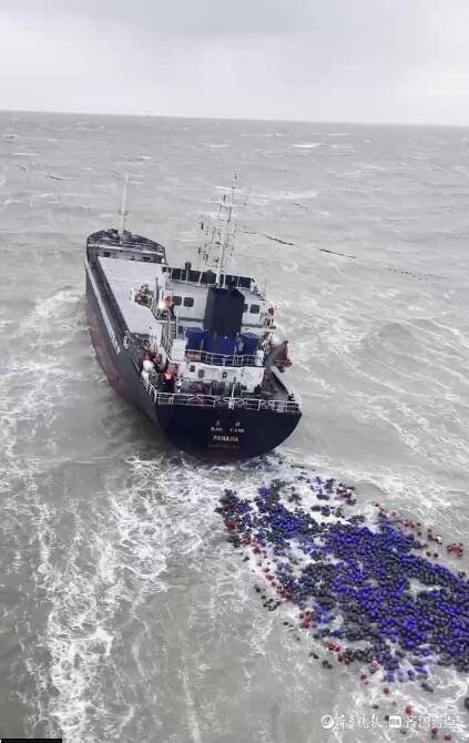 货船误入养殖区14人遇险,烟台各方全力营救船员脱险休闲区蓝鸢梦想 - Www.slyday.coM 货船误入养殖区14人遇险,烟台各方全力营救船员脱险休闲区蓝鸢梦想 - Www.slyday.coM