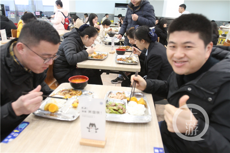 高校红薯丰收请全校师生免费吃 有些红薯“来头不小”休闲区蓝鸢梦想 - Www.slyday.coM 高校红薯丰收请全校师生免费吃 有些红薯“来头不小”休闲区蓝鸢梦想 - Www.slyday.coM