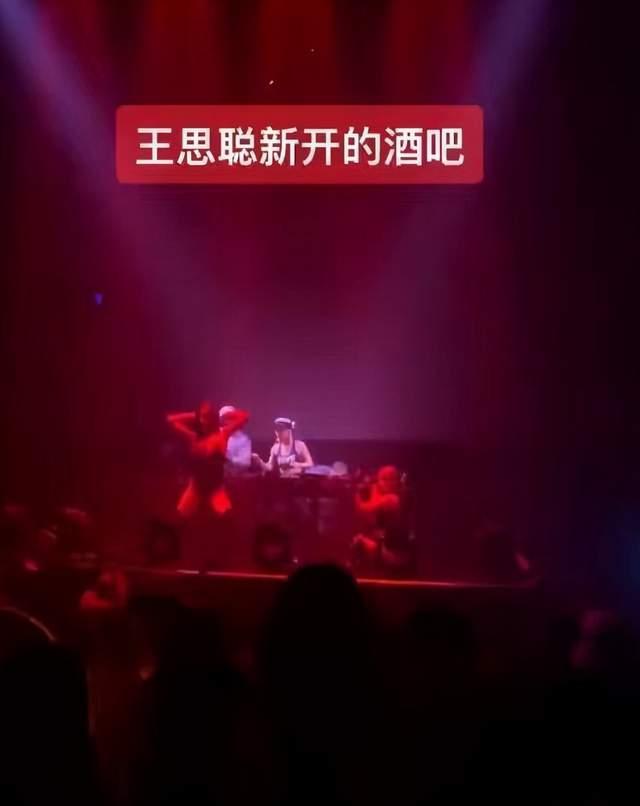 王思聪约会又被拍,三名美女个个颜值高,视频流出引网友热议休闲区蓝鸢梦想 - Www.slyday.coM 王思聪约会又被拍,三名美女个个颜值高,视频流出引网友热议休闲区蓝鸢梦想 - Www.slyday.coM