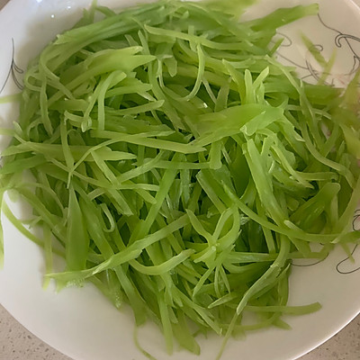 韭菜炒莴笋丝